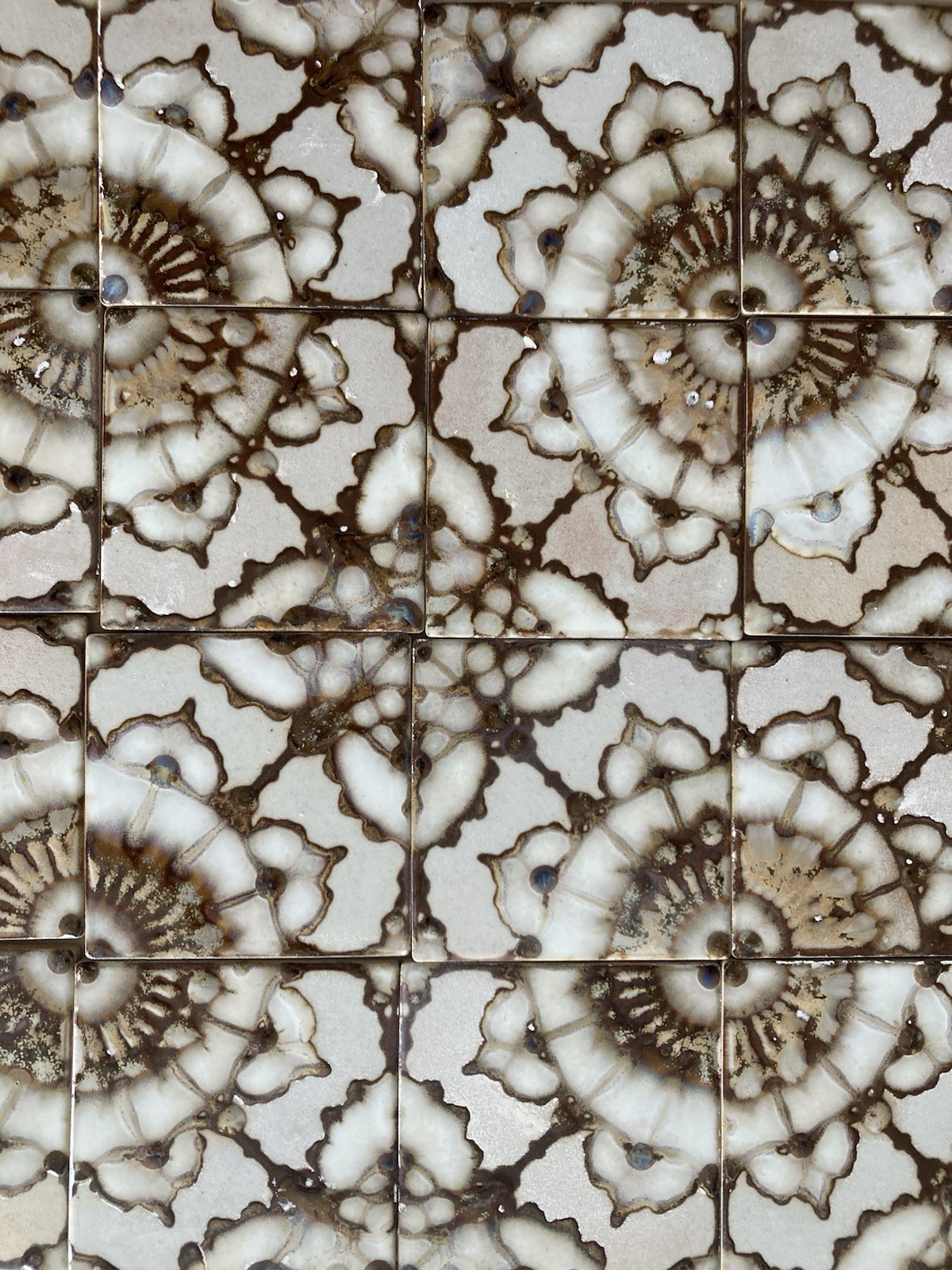 Mid-Century Japanese Kyoto Sunburst Crystalline Tiles — 38 Medallions (155 pcs) - Image 4