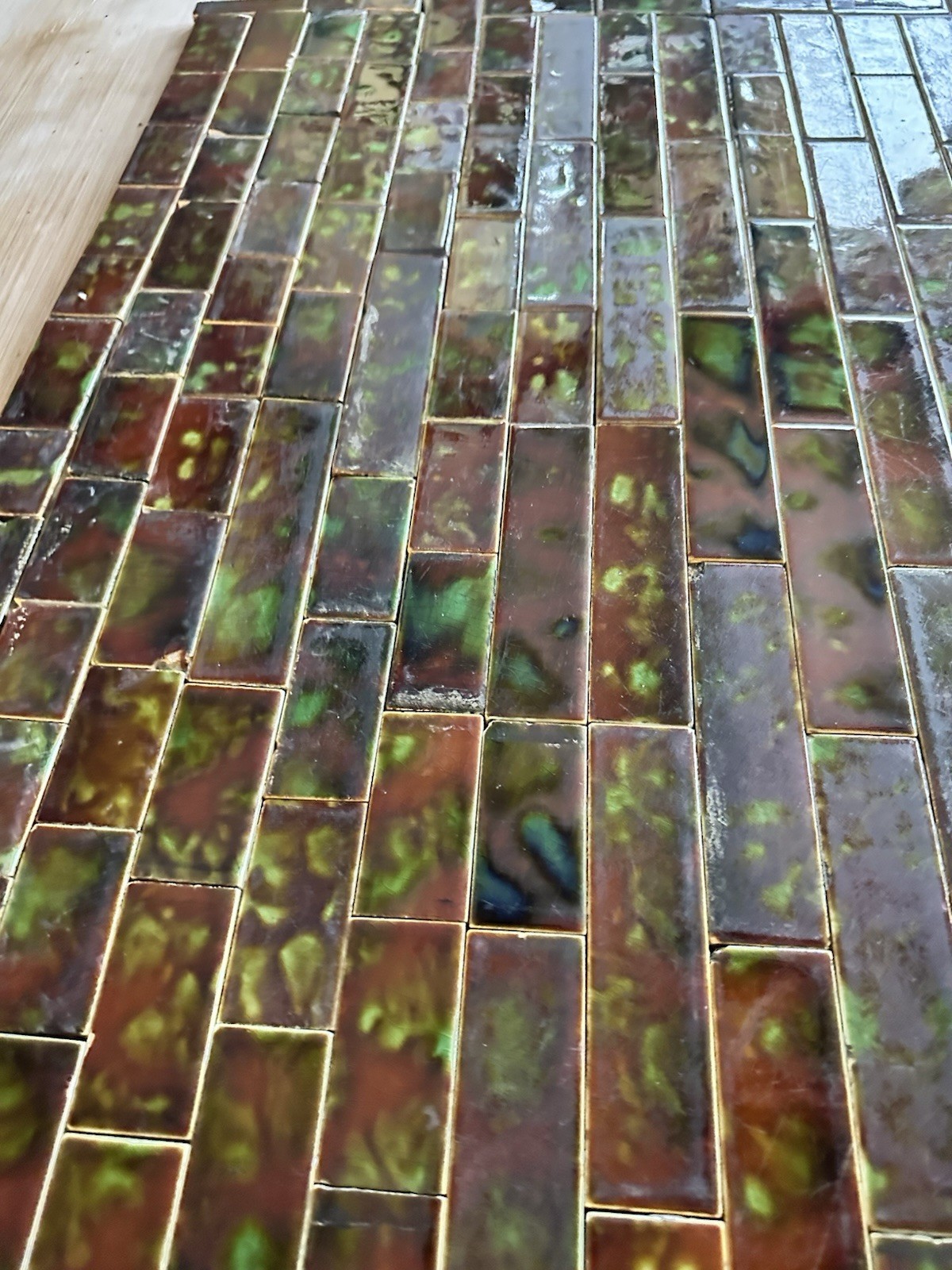 Antique AETCO Flame Glaze Surround & Hearth — 192 Tiles - Image 3