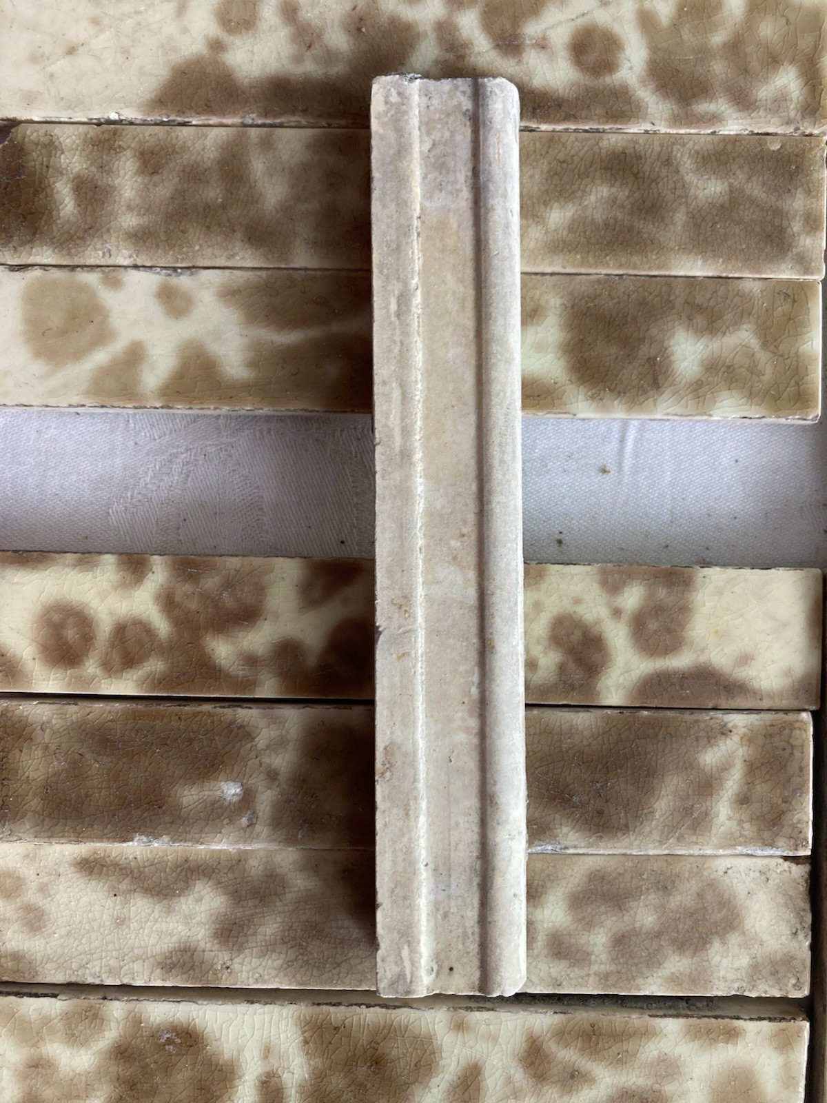 Antique Caramel Spotted Giraffe-Glaze Tile Lot — 20 Pieces - Image 3