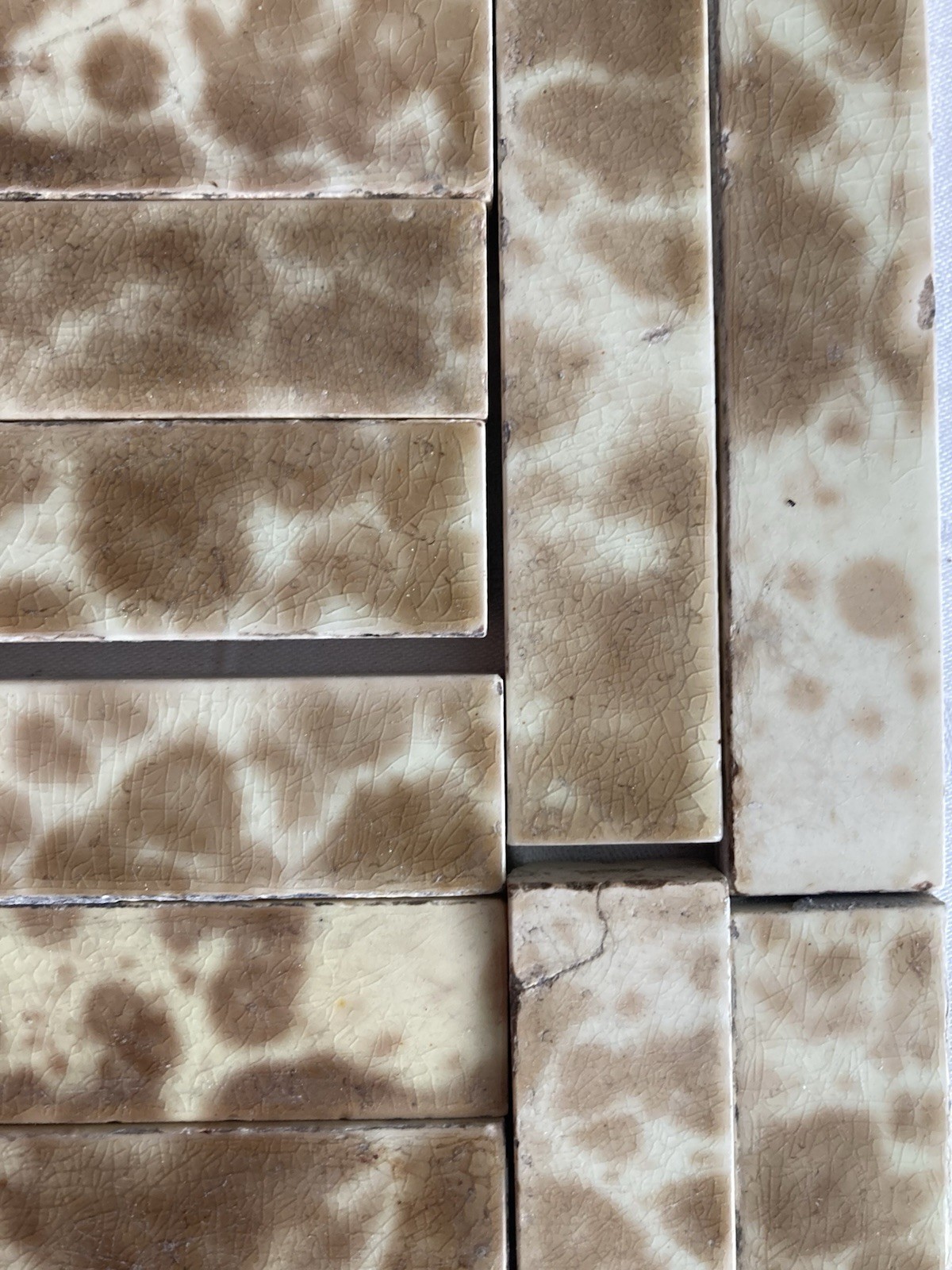 Antique Caramel Spotted Giraffe-Glaze Tile Lot — 20 Pieces - Image 4